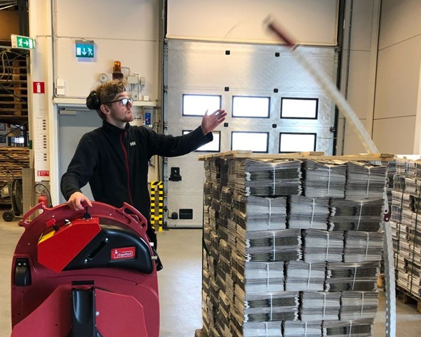 Ergonomsko povezovanje s PET plasticnim trakom